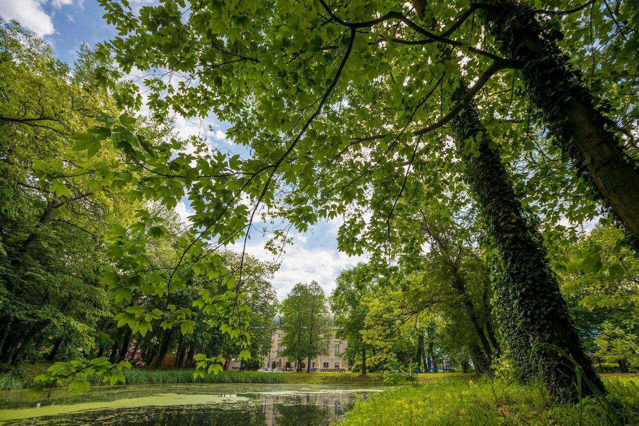 Palac Pakoslaw Pakoslaw  Buitenkant foto